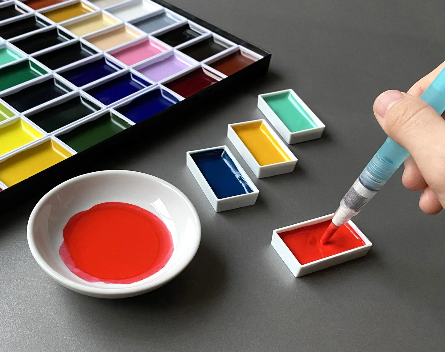 Kuretake Gansai Tambi “顔彩耽美” 18-Color Watercolor Set