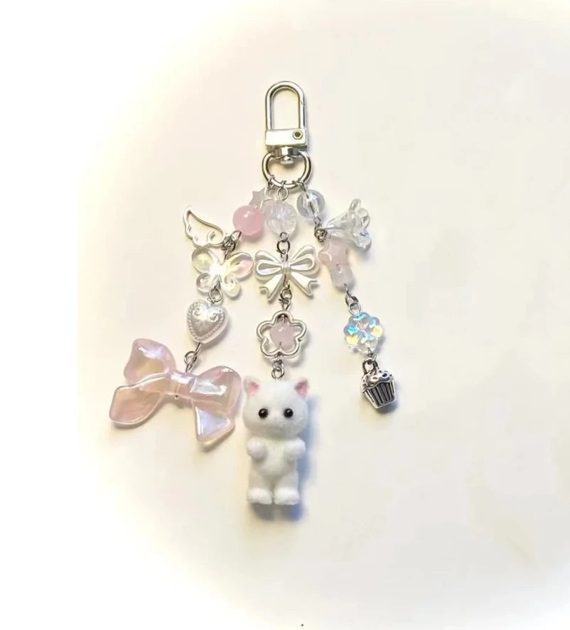 Angelic Coquette Cat Keychain – 10cm Aesthetic Fuzzy Cat Charm for Bags & Keys