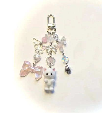 Angelic Coquette Cat Keychain – 10cm Aesthetic Fuzzy Cat Charm for Bags & Keys
