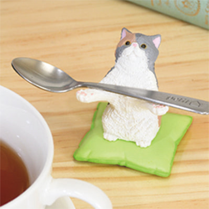PRE-ORDER! YELL Blind Box Toy Figure - Cats Hold Pen for You