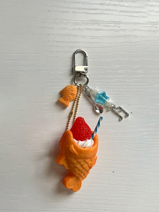 Taiyaki Dessert Keychain Charm – Strawberry Cream Delight 🍓🐟✨